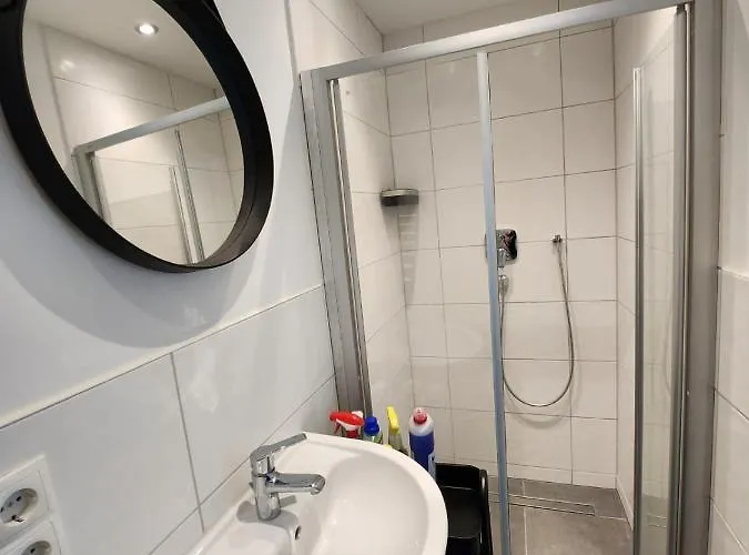 Cozy Mit Wifi, Aufzug & Kostenlos Parken El-living Apartment